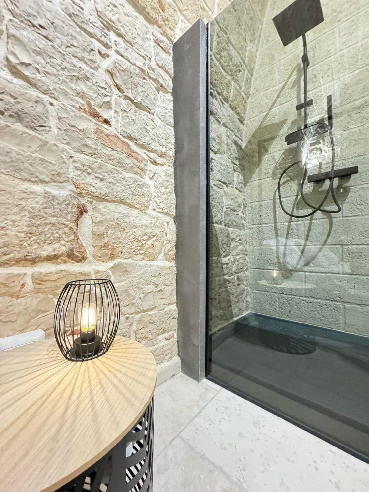 Amale Suite 25 Medioevo Design Corato Exterior photo